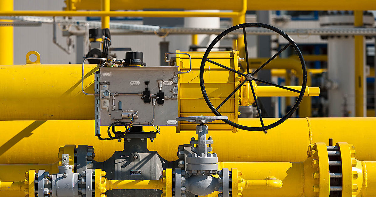 Economist: Moldova plătește în plus pentru resursele energetice. Le cumpără prin intermediari.
