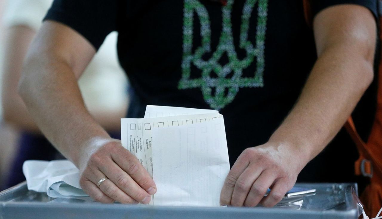 На избирательном участке Украины обнаружили ручку с исчезающими чернилами.