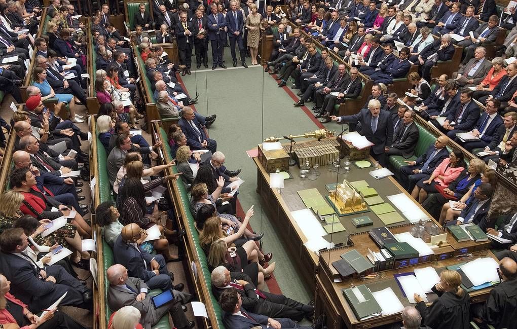 Британские депутаты приняли ко второму чтению законопроект об отсрочке Brexit.