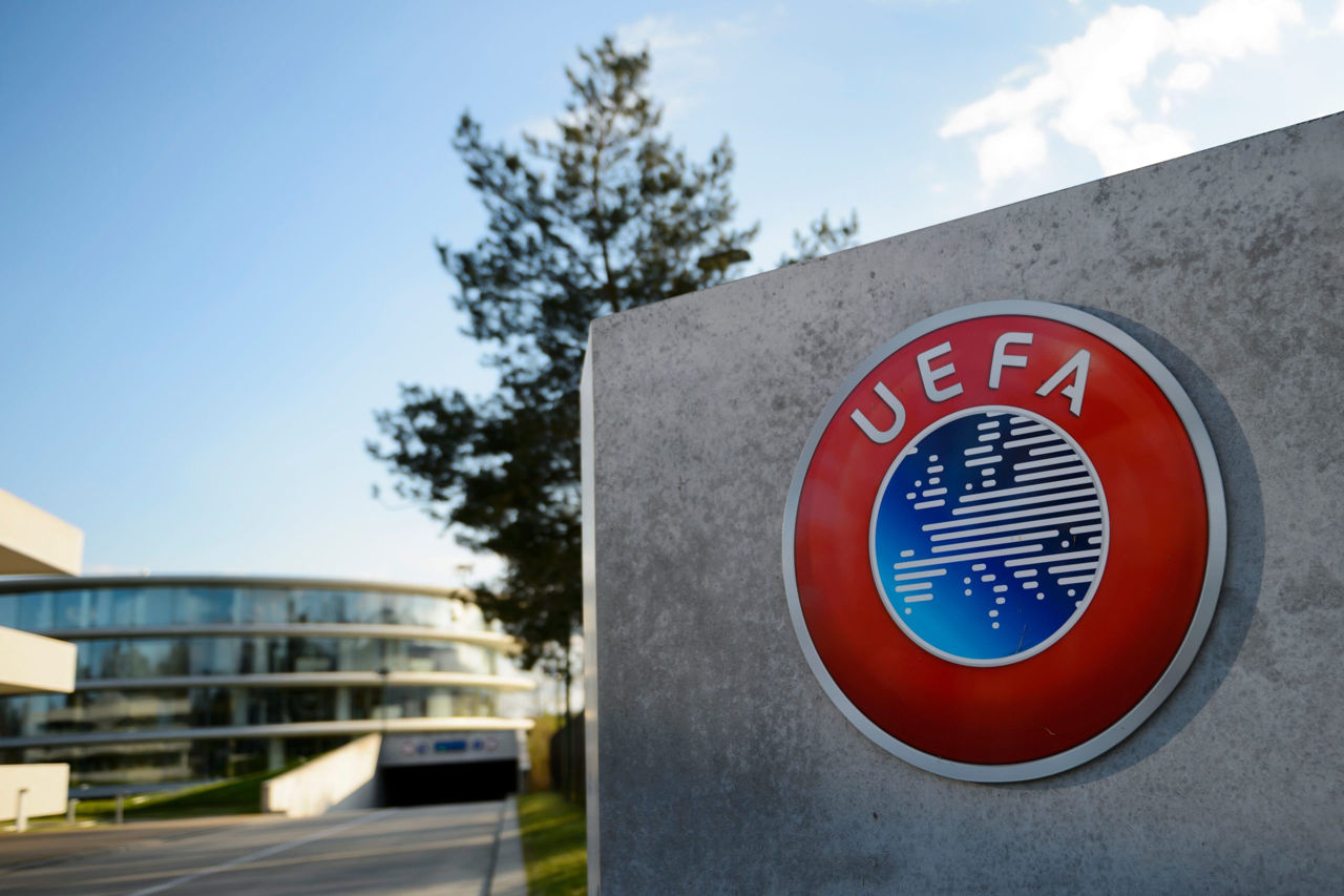 UEFA a permis echipelor Barcelona și Milan să dispute meciuri din campionat în străinătate.