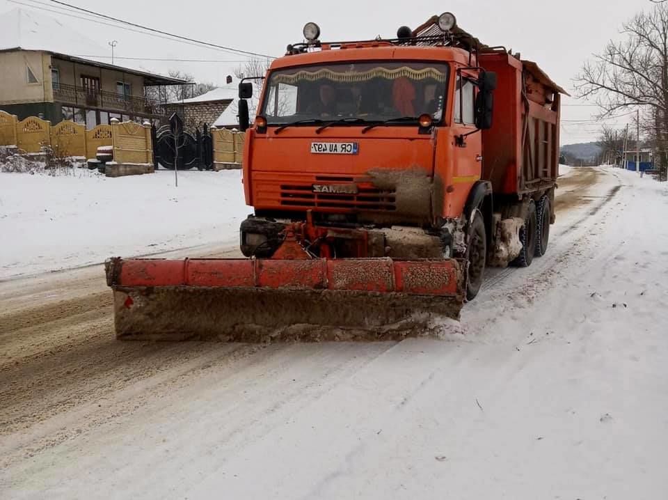 Движение по трассам общего пользования сегодня осуществляется в зимних условиях.