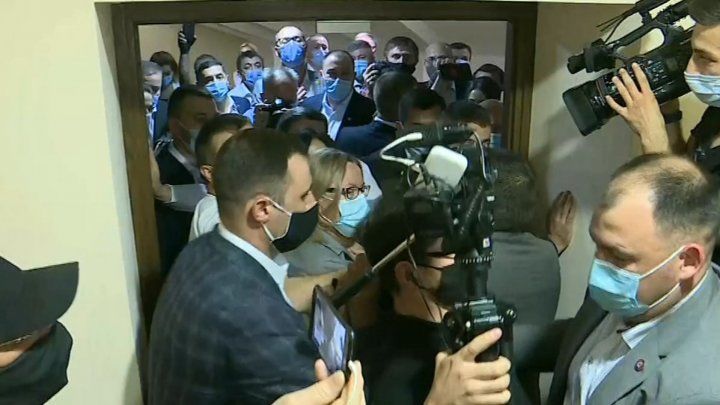 Служба госохраны и защиты прокомментировала потасовку в парламенте. Фото: publika.md.