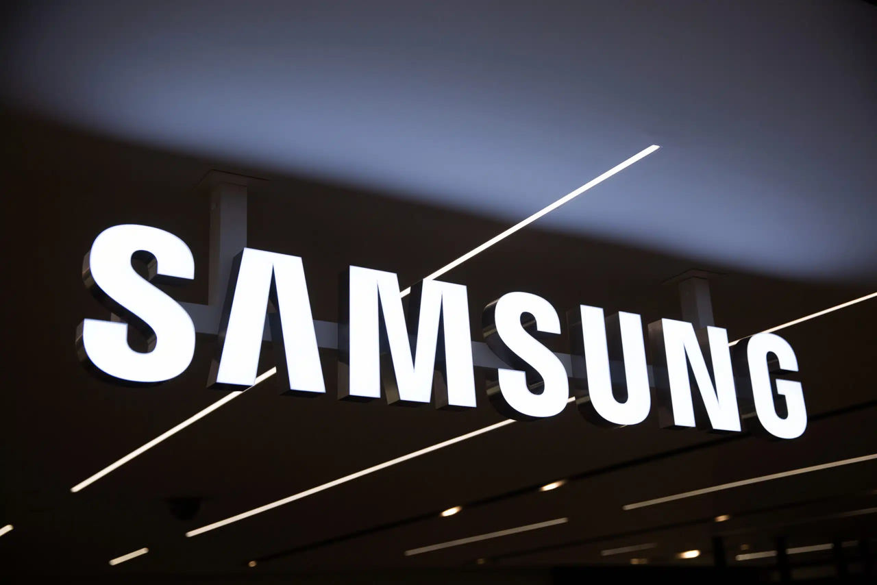Samsung сделает уведомления на экране смартфона невидимыми для посторонних.