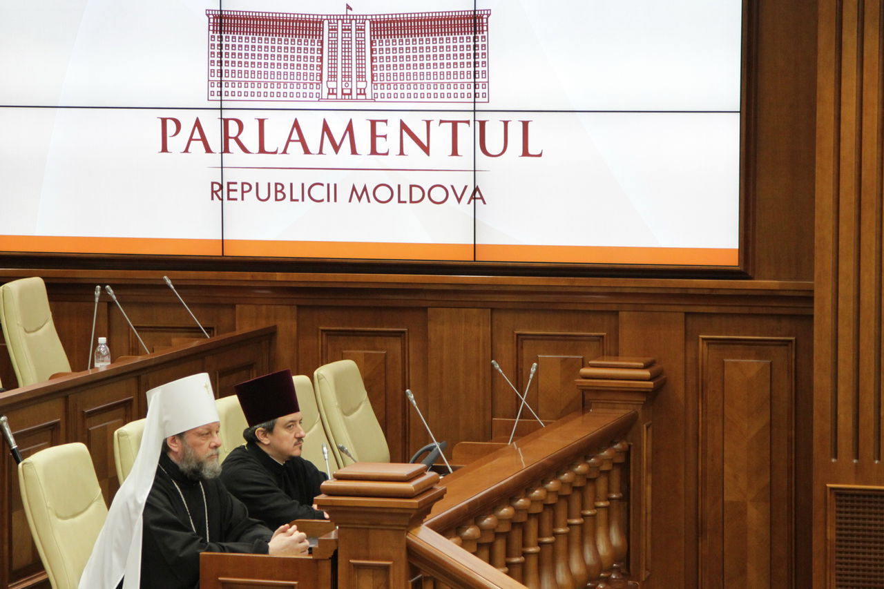 Глава молдавской митрополии призвал депутатов действовать только в интересах граждан.