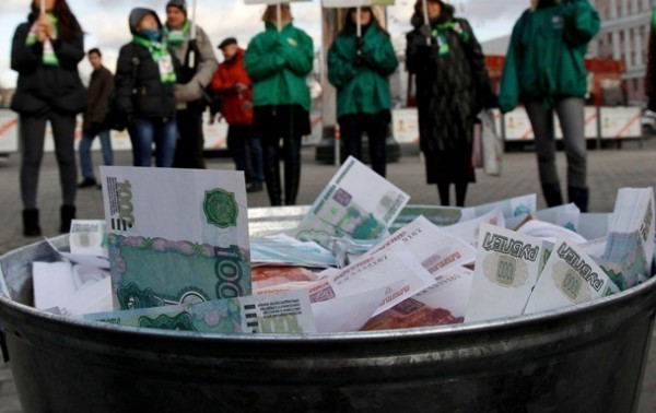 Для выхода из кризиса в Госдуме РФ обсуждают возможность создания альтернативной валюты.