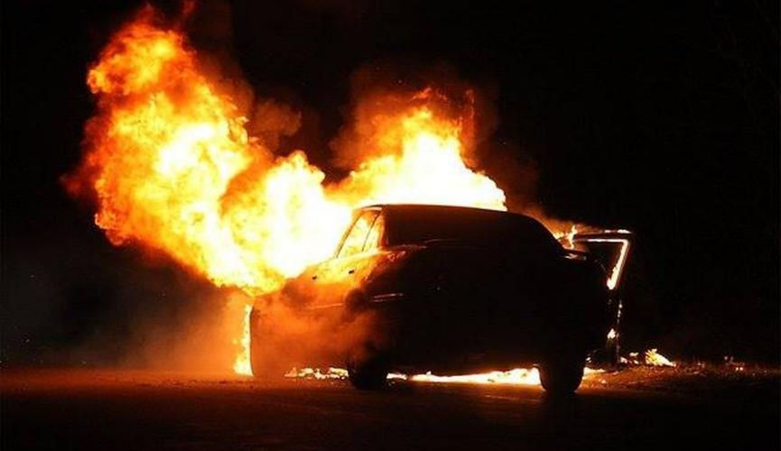 Пожарным удалось локализовать возгорание в 00:07 и полностью ликвидировать его в 00:36. 