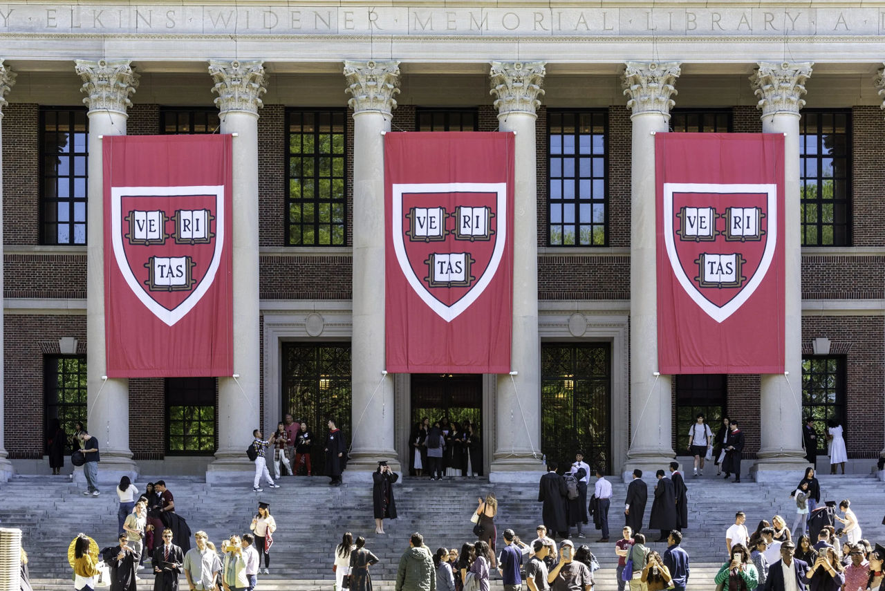 Trump a intentat un proces împotriva Universității Harvard.