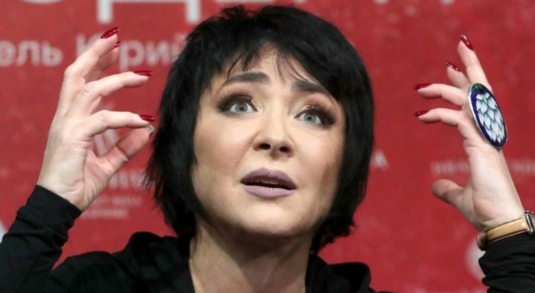 Китайцы не смогли определить пол Лолиты Милявской и задержали на границе.