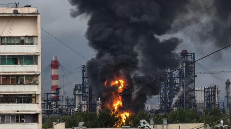 SUA ajută Ucraina să ocolească apărarea antiaeriană rusă în loviturile asupra rafinăriilor de petrol.