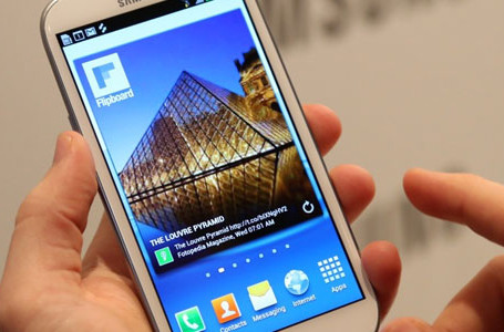 В Великобритании Galaxy S III стал популярнее iPhone 4S.