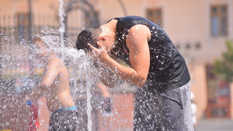 Объявлен "желтый" уровень метеоопасности из-за жары: ожидается до +35 °C.
