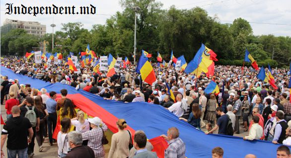 Cetăţenii Republicii Moldova sunt aşteptaţi, duminică, să voteze unirea cu România, în cadrul Marii Adunări Naţionale.
