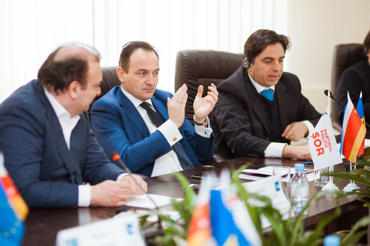 Пять евродепутатов приехали в Молдову по приглашению Илана Шора.