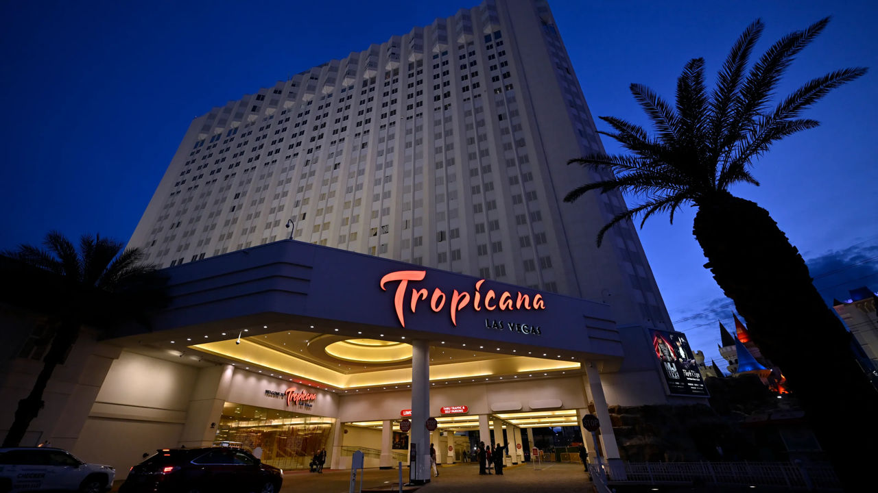 В США планируют взорвать легендарное казино Tropicana.