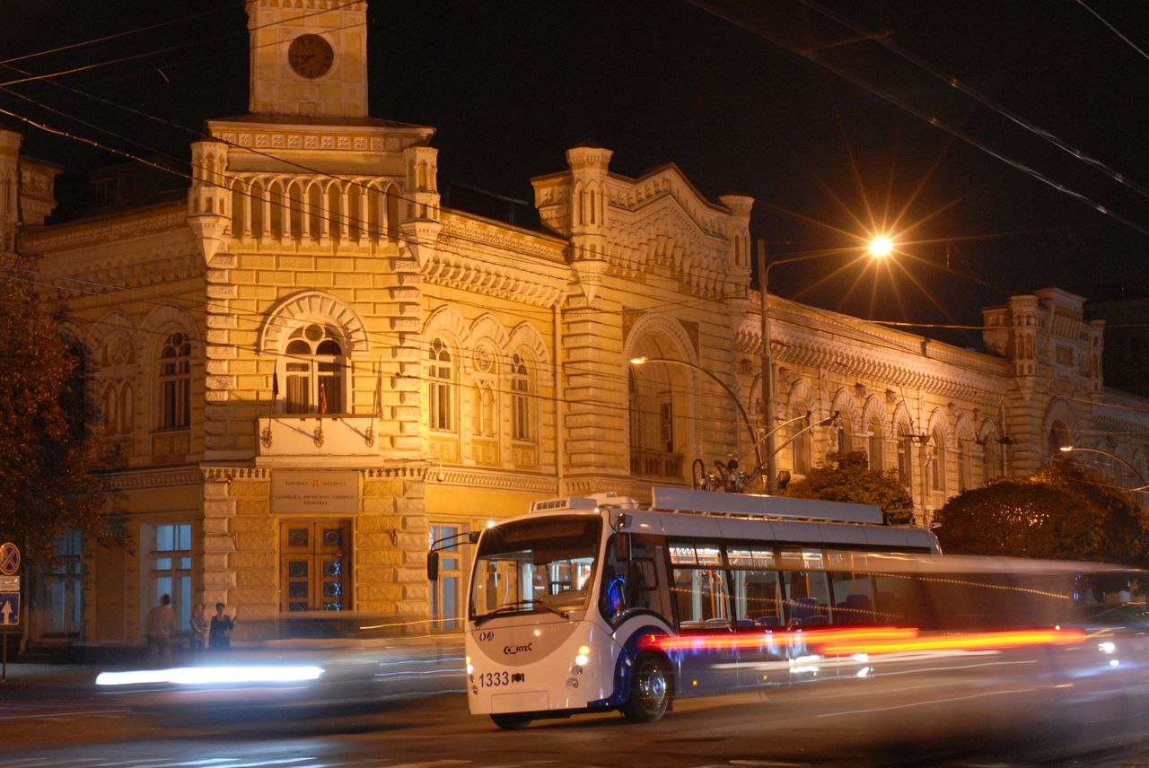 Troleibuzele de pe linia 22 şi 24 îşi menţin programul prelungit. Foto: rtec.md