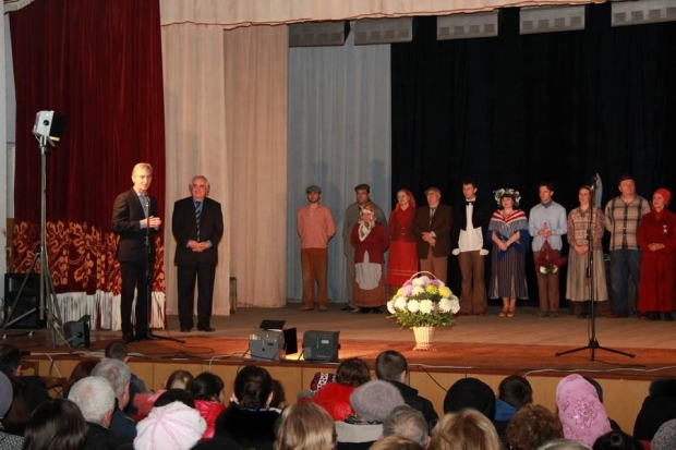 Iurie Leancă a apreciat faptul că teatrul din capitală ajunge și în provincie.