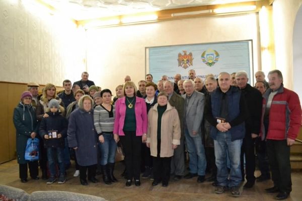 Жители города Вулканешты принявшие участие в организации референдума 2 февраля 2014, получили памятные медали.