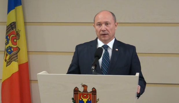 Валерий Стрелец заявил, что не собирается подавать в отставку добровольно.