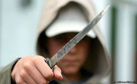 Trei minori au ajuns pe mâna poliţiştilor, după ce ar fi jefuit un tânăr de 21 de ani, în capitală. Foto: e-stireazilei.ro