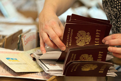 Россияне оказались под угрозой депортации из-за крымских паспортов.