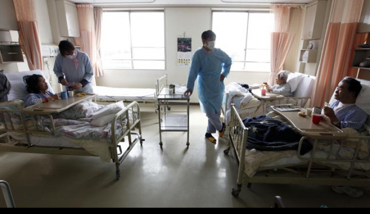 Medicii de pe ambulanţă au fost apoi refuzaţi de 25 de clinici şi spitale, care au invocat lipsa de doctori sau de paturi disponibile.