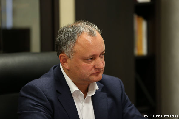 Додон пообещал до Нового годa лишить супругов Бэсеску молдавского гражданства и отправить в отставку Анатола Шалару с поста министра обороны. 