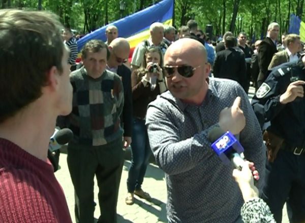 Aparatorii animalelor spun ca au vrut sa atraga atentia societatii la situatia cainilor fara stapan. Foto: protv.md