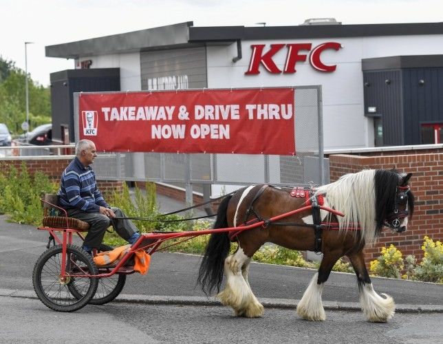 В KFC-авто отказали в обслуживании клиенту на гужевой повозке