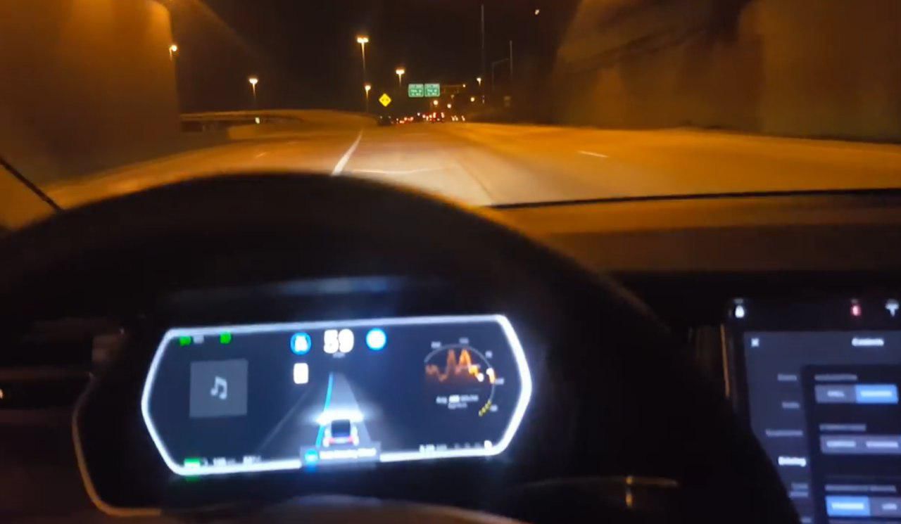 Владелец Tesla смоделировал ситуацию, подобную той, которая привела к смертельной аварии в Маунтин-Вью. 