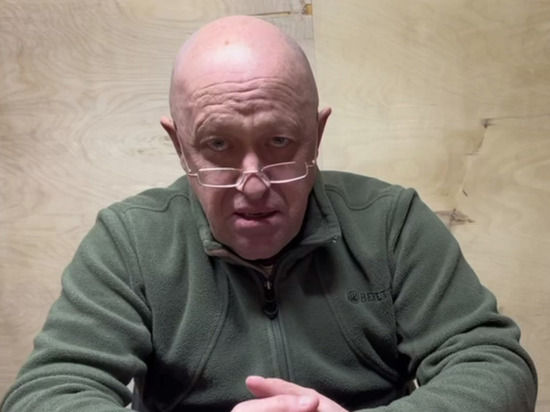 Пригожин — о ситуации в Бахмуте: Фланги сыпятся, фронт проваливается.
