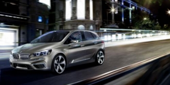 Concept Active Tourer are un design aerodinamic cu grilă proeminentă, faruri LED.