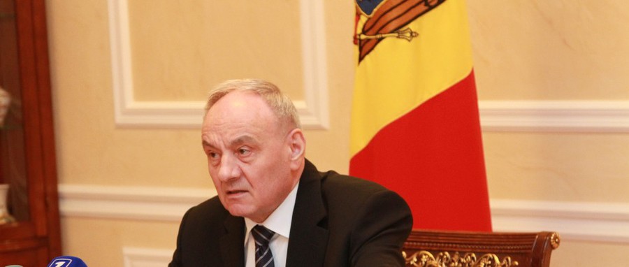 De asemenea, Timofti l-a atenţionat pe Chetraru că instituţia pe care o conduce să nu fie implicată în dispute politice.