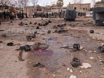 De la 12 aprilie, când a intrat teoretic în vigoare armistiţiul negociat de emisarul internaţional Kofi Annan, peste 2.200 de persoane au fost ucise, majoritatea civili.