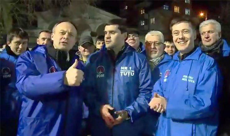 Члены ДПМ провели прямое включение из главного штаба партии.