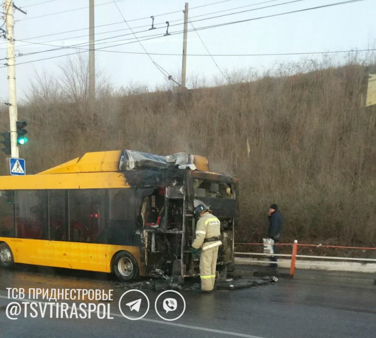 В Парканах загорелся автобус с пассажирами.