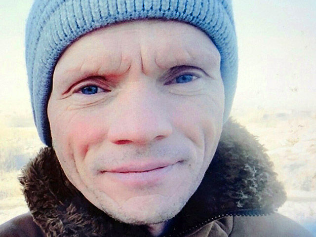 Вернувшийся на место преступления мужчина выглядел спокойным, даже отрешенным.