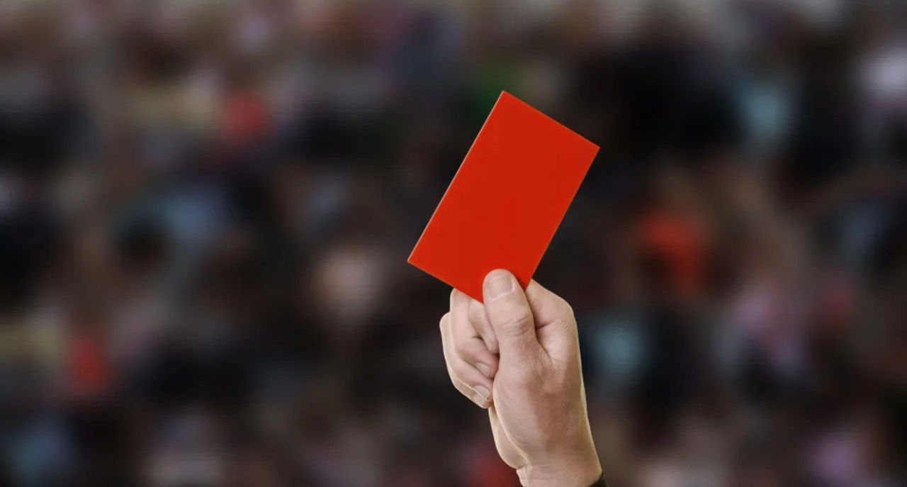 Un fotbalist de 17 ani din Israel, suspendat timp de 99 de ani pentru implicarea într-o bătaie.