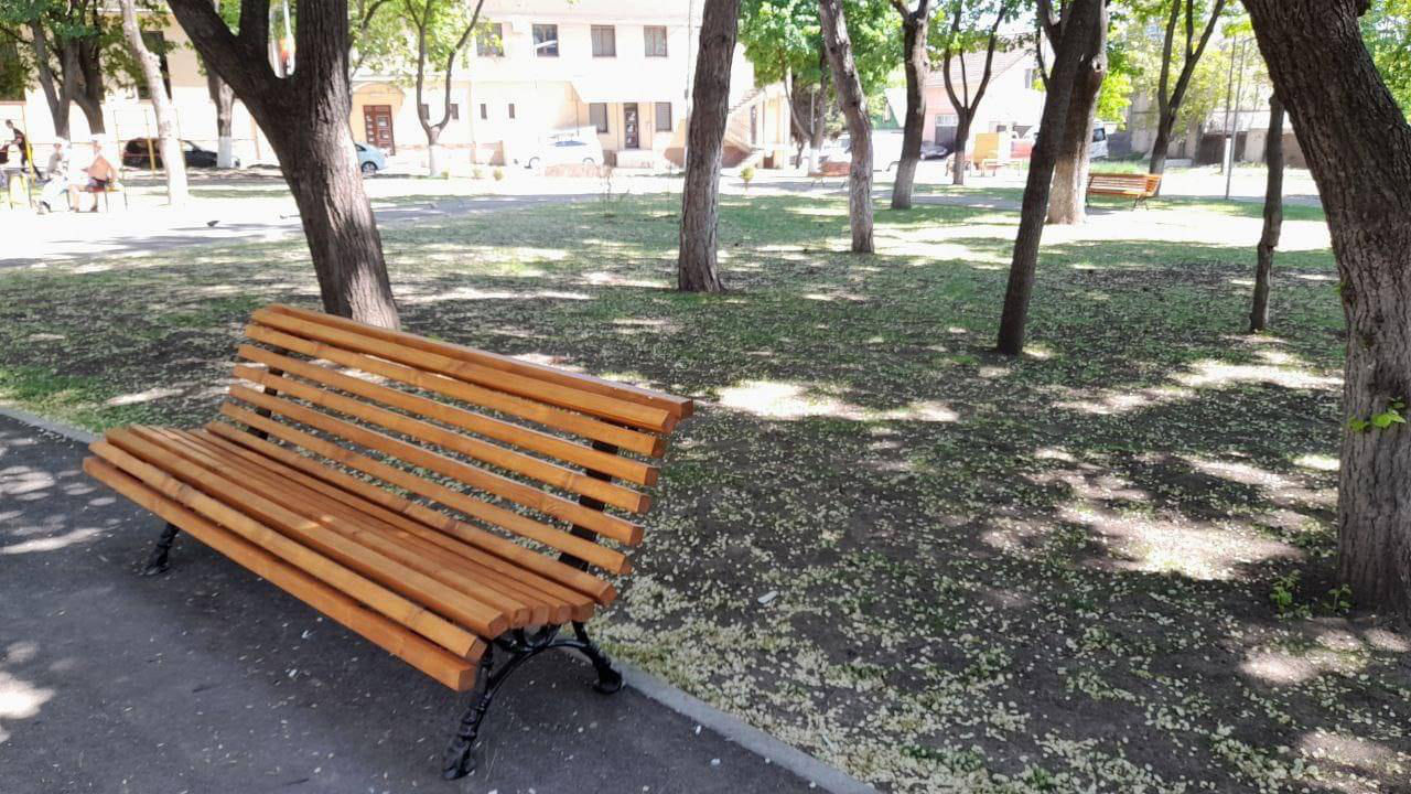 В Кишиневе завершается восстановление еще одного сквера.