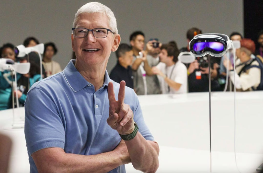 Apple планирует первые продажи Vision Pro по предварительной записи.