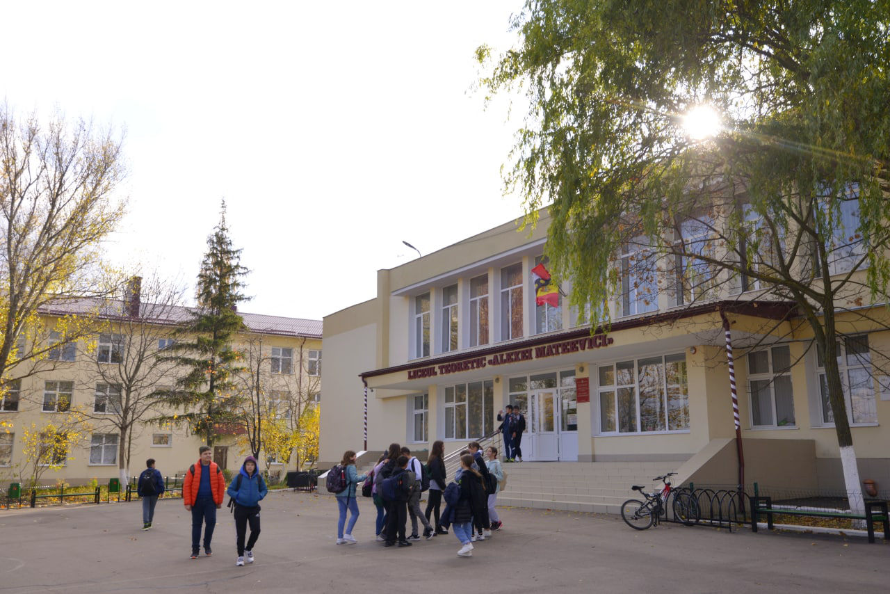 Примэрия Кишинева помогла провести ремонт в лицее и в гимназии в Криково.