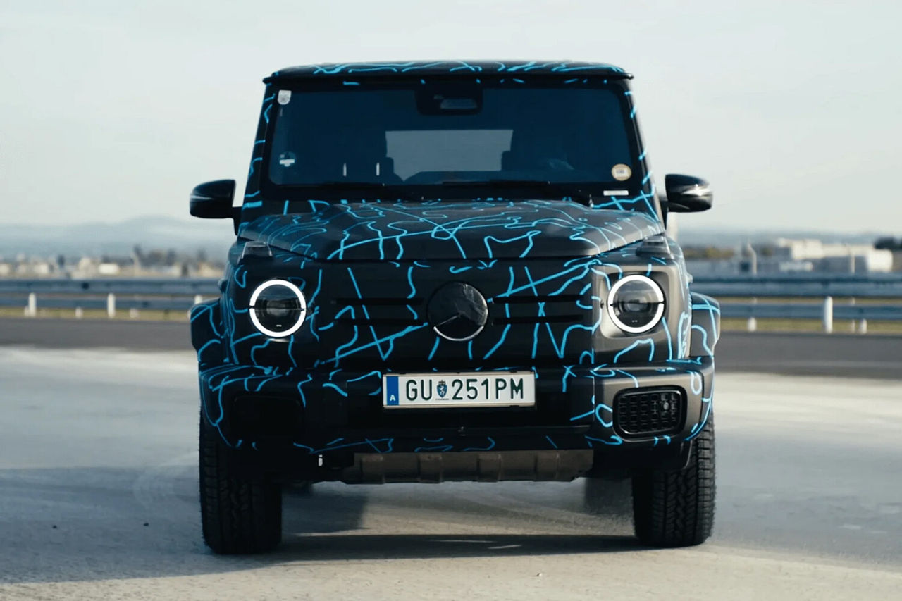 Mercedes-Benz G-Class научили разворачиваться на месте.