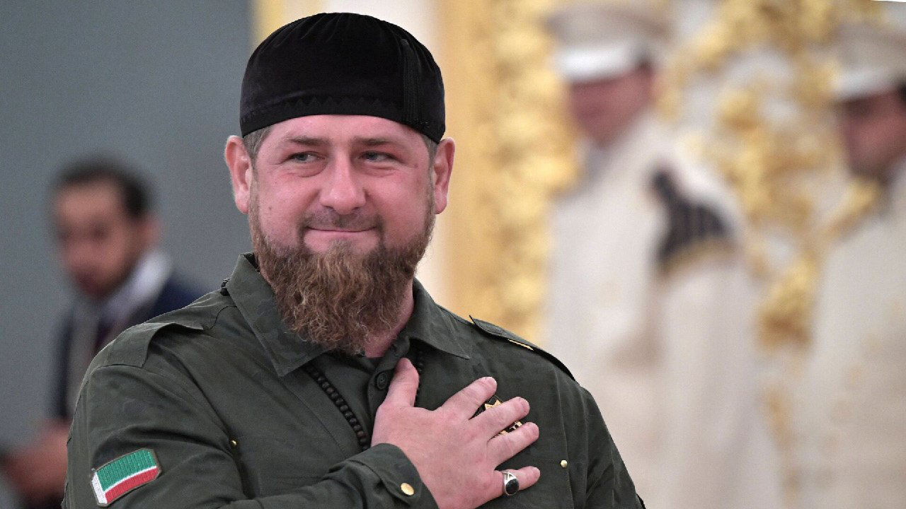 Кадыров заявил, что гордится введением санкций Евросоюза против его дочерей.