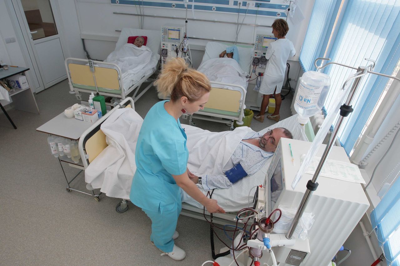 Doi muncitori ai întreprinderii "Apă Canal" din Sângerei au ajuns la spital. Foto: spitalulconstanta.ro