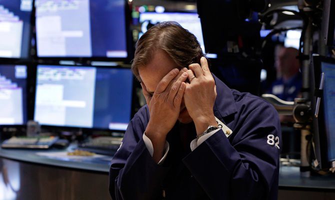 Индекс Dow Jones упал на 1000 пунктов.