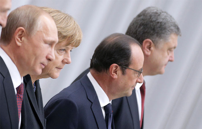 Президент России Владимир Путин, канцлер Германии Ангела Меркель, президент Франции Франсуа Олланд и президент Украины Петр Порошенко. Фото: ТАСС