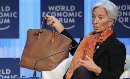 FMI a revizuit în scădere previziunile privind creşterea economiei mondiale în acest an, la 3,3% de la 3,5%. 