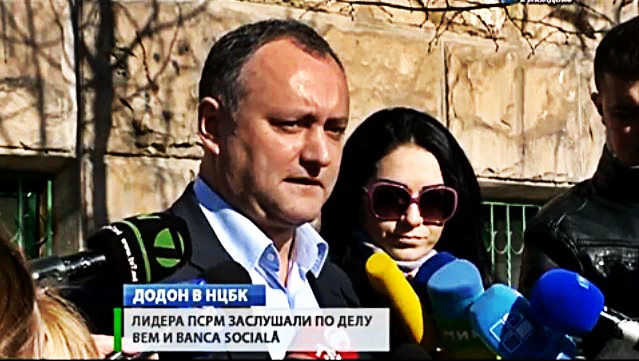 Игорь Додон говорит, что скоро сделает и другие заявления. Неизвестные принесли ему новую партию документов.