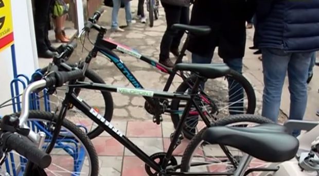 O plimbare cu bicicleta nu mai este o problemă în Chișinău. Foto: Realitatea.md