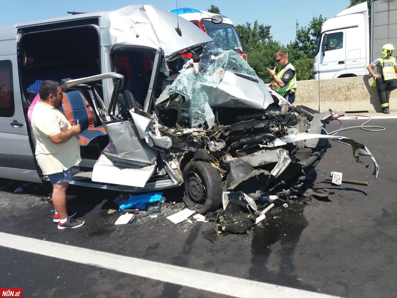 Авария произошла в понедельник, 30 июля, на автостраде А4, в направлении Венгрии. Фото: noen.at.