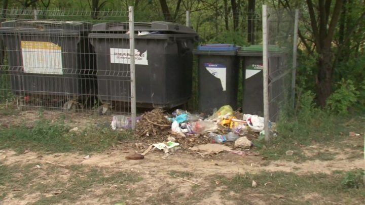 Locuitorii raionului Şoldăneşti refuză să achite pentru evacuarea gunoiului și-l aruncă la râpă. 